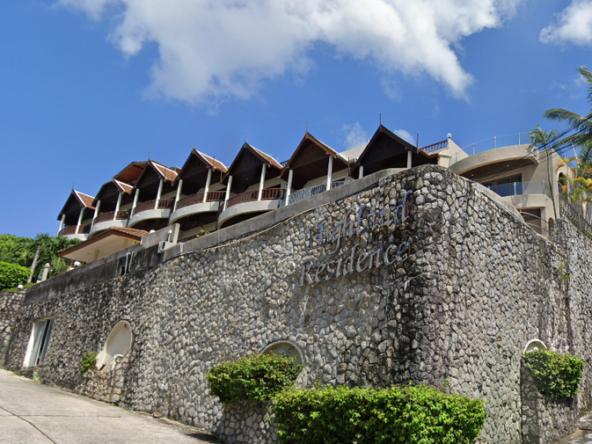 photo1066 1 Highland Residence