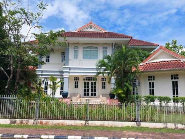 photo1101 1 The Heritage