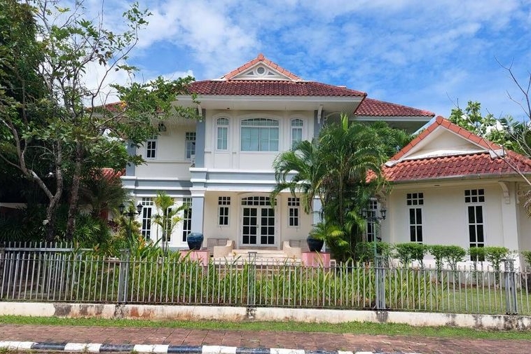 photo1101 1 The Heritage