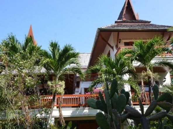 photo1190 1 The Green Hill Residence