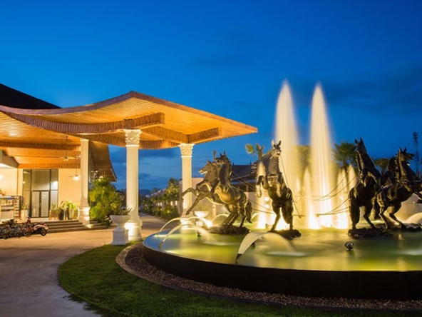 photo985 1 Gold Chariot